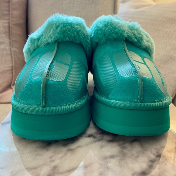Women’s Ugg®️ Green Slipper/Slides - Picture 4 of 8